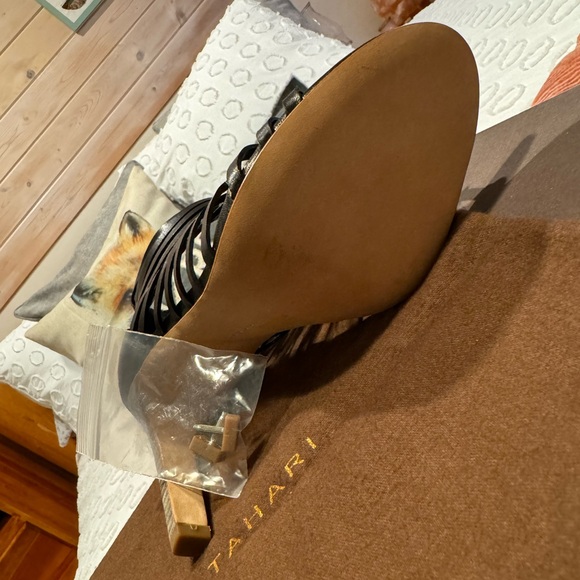 LIKE NEW - Elie Tahari Black Gladiator Strap Leather Heeled Sandals - Size 37 - Picture 12 of 16